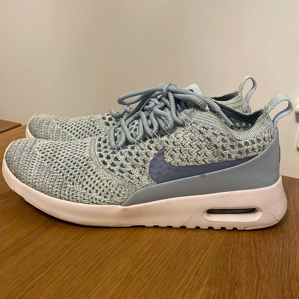 Nike Thea Sneakers